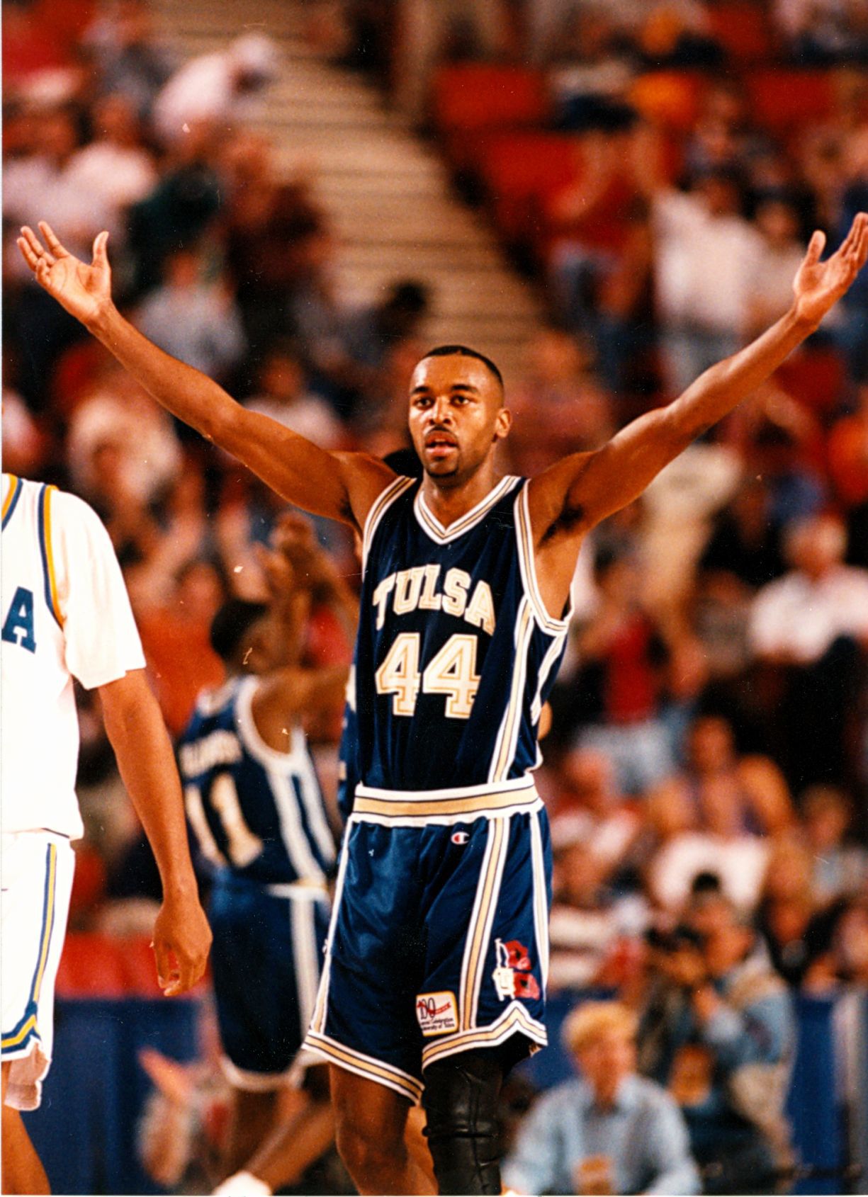 High school sports writer Barry Lewis: 'Little' Tulsa eliminates fifth-seeded UCLA in 1994